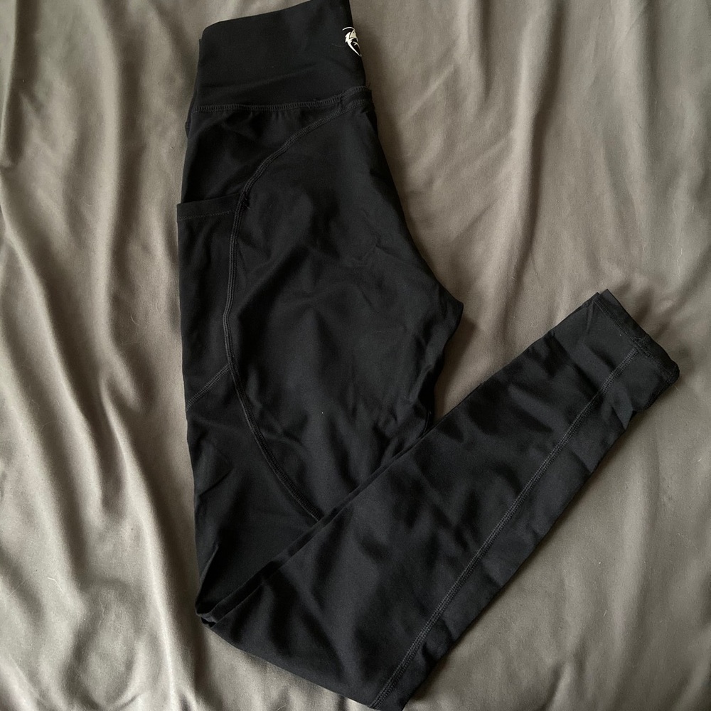 SOLD Alphalete Black Meridian Pocket Leggings